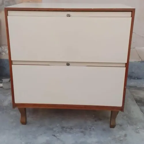 Armário com 2 Gavetão madeira com formica em bom estado. 