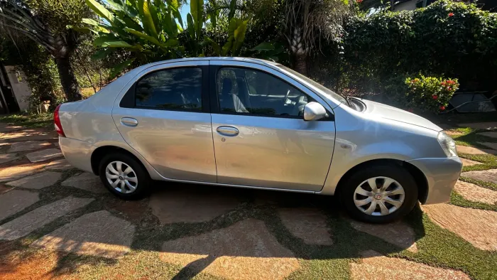 Toyota Etios XS Sedan 1.5 Flex 16V 4P Mec. 2013