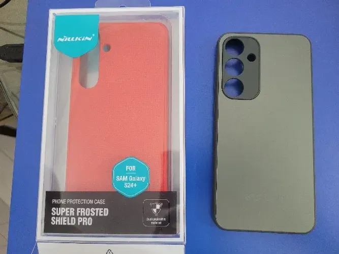 Capa/Case NILLKIN vermelha para celular s24+ 