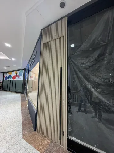 Porta Ripada Amadeirada com Puxador ? 4,90m Altura ? Seminova