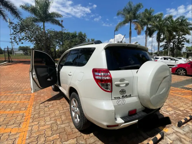 Toyota RAV4 2.4 4X2 16V 170cv Aut. 2011