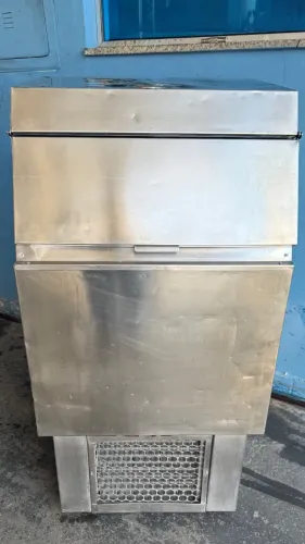 MÁQUINA DE GELO EVEREST EGC75 - SEMINOVA