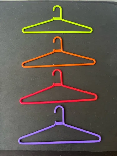 cabides coloridos tok stok