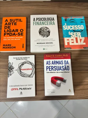 5 Livros de auto ajuda alguns novos ou poucos usados com pouca ou quase nenhuma avaria 
