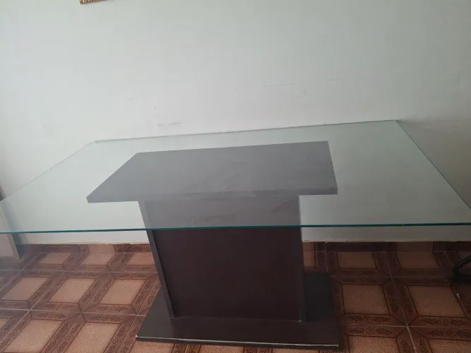 Mesa de vidro (sem cadeiras)