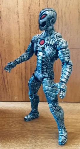 Ultron - Custom (Mark V Conceitual - Iron Man) - Escala: Legends