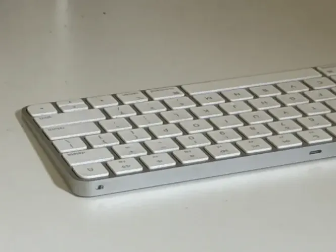 Teclado Bluetooth Apple Magic Keyboard 2.0.6 Branco Inglês Us (Usado)