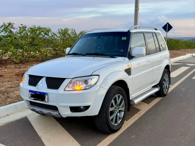 Mitsubishi Pajero TR4 2.0 Flex 16V 4X2 Aut. 2014
