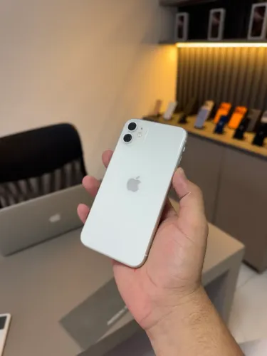 iPhone 11 64 GIGAS DESBLOQUEOU FACIAL PAROU