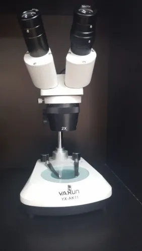 MICROSCÓPIO BINOCULAR 