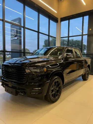 Ram 1500 Laram. Night ED. Bi-TB 3.0 4X4 Aut. 2025