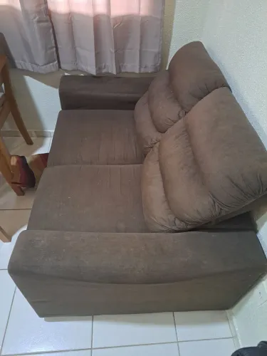 Vende mesa c/ 4 cadeira + sofá retratil e inclinava, $ 600,00 tel * luciano