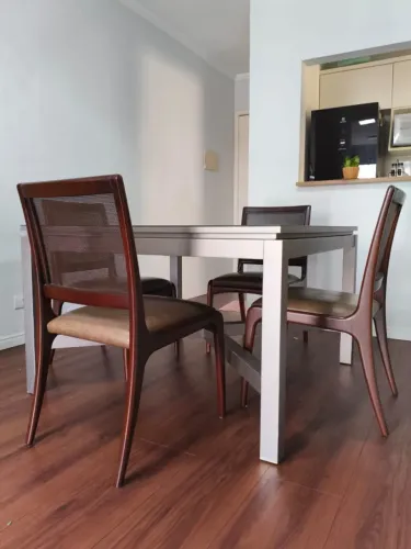 Mesa de Jantar 4 lugares quadrada Marca Breton