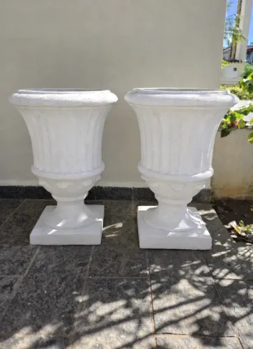 Vasos clássicos de cimento