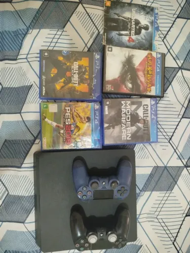 PS4 slim, 1Tera de armazenamento, com jogos mídia física e digitais