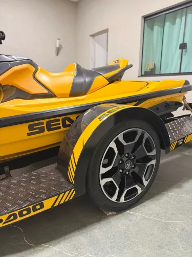 Jet 300