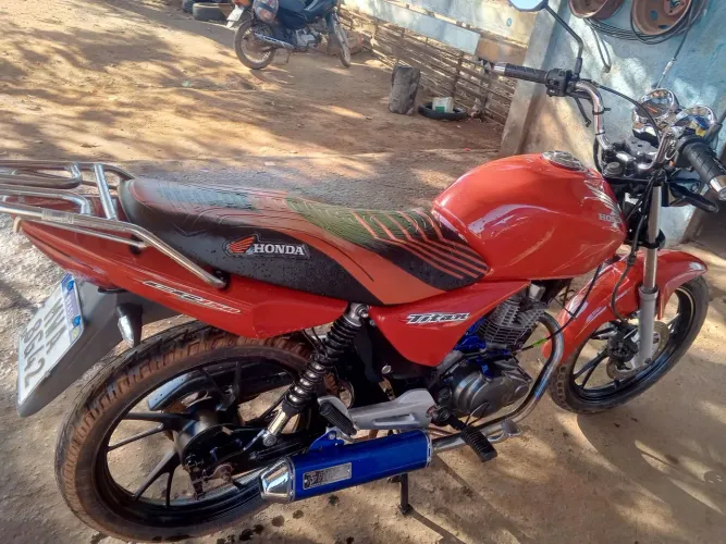Titan 150