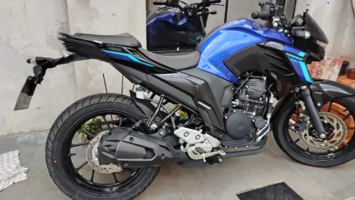 YAMAHA FZ25 ABS 2024 AZUL - APENAS 500 KM - ESTADO DE ZERO KM ?