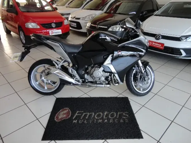 Honda VRF 1200F 2011 NOVÍSSIMA