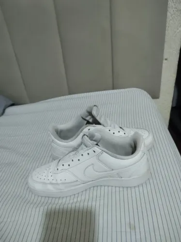 Vendo tênis, Nike branco.