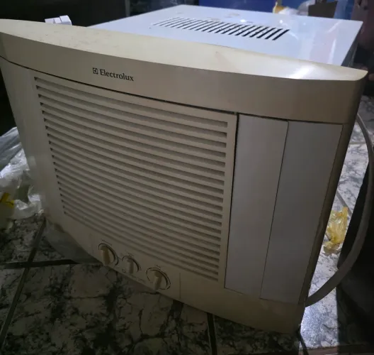 Ar condicionado janela Eletrolux 10000 BTUs