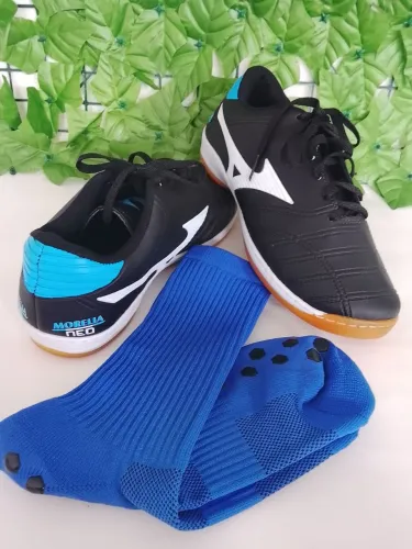 Combo tênis futsal + meia antiderrapante 