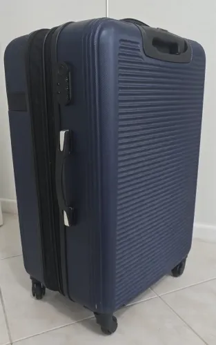 Mala azul para viagem 23k