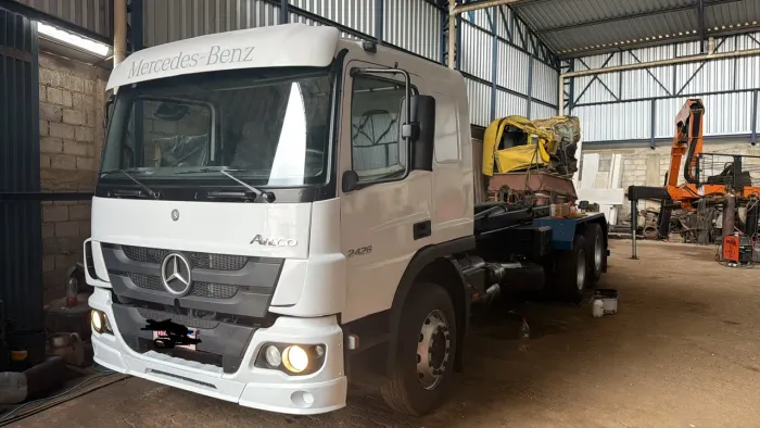 Caminhão Mercedes ATEGO 2426 Rollon 