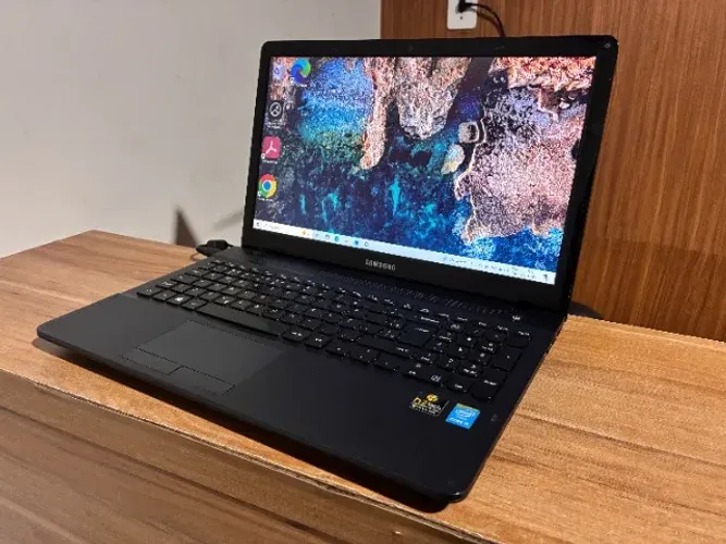 Notebook Samsung NP270 Core i5 8GB RAM SSD 128GB 15.6" - Rápido e Bateria Boa