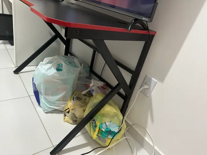 Vendo Mesa Gamer em perfeito estado