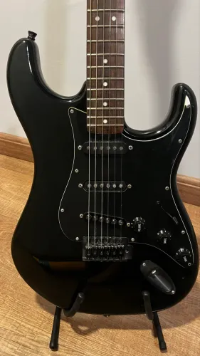 Guitarra Squier Bullet Stratocaster