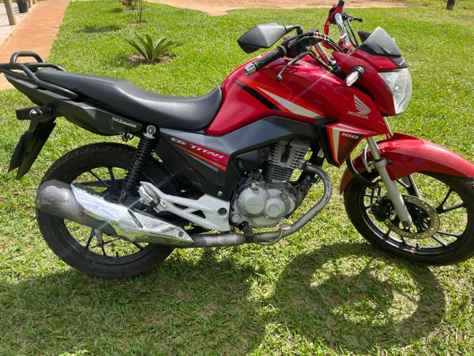 Vende-se Titan 160 2017 Vermelha