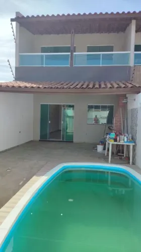 Casa com 3 dormitórios, sendo 1 suíte, piscina, churrasqueira e garagem. Portal de Arembep
