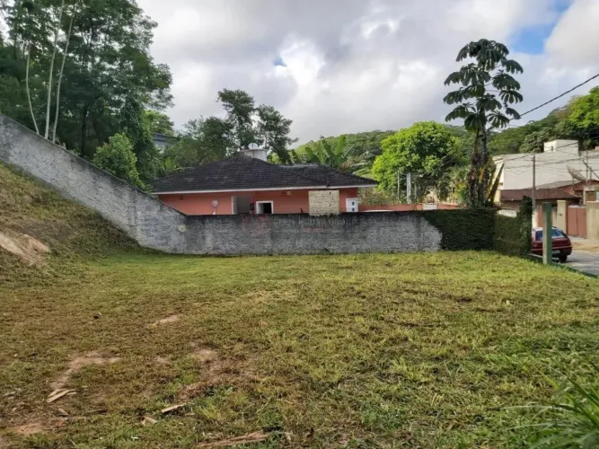 Open House vende terreno com 750m² pronto para construir em Itaipu