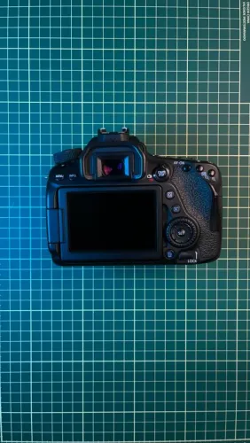 Canon EOS 80D - Corpo + 3 Baterias