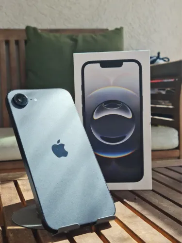 iPhone 16e