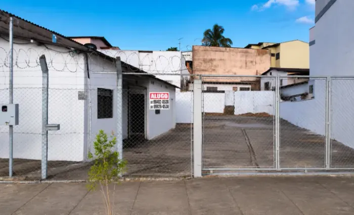Aluga-se lote/ponto comercial 360m² na Av. João Paulo II - Araxá/MG