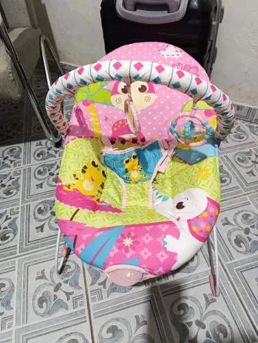 Cadeira vibratória infantil 