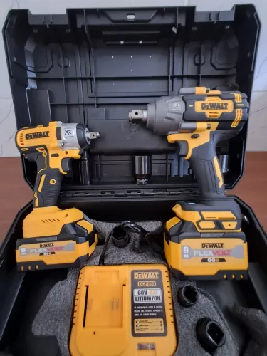 Kit Dewalt Chave de Impacto 3/4 2000N.M + 1/2 350N.M Maleta Profissional 6 soquetes 