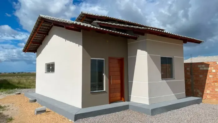 Casa no Caburaí III, com 2 quartos, sendo 1 suíte com closet