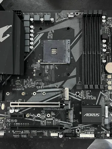 Placa-Mãe Gigabyte B550M AORUS Elite Rev. 1.3 - AM4 / DDR4