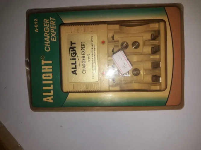  CARREGADOR PARA BATERIA E PILHAS 