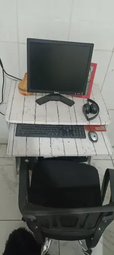 Computador cadeira e mesa