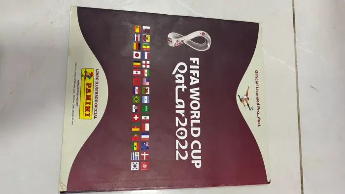ALBUM QATAR 2022 INCOMPLETO 35%