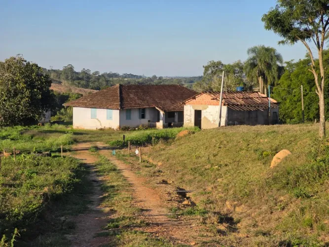 *EXCELENTE SÍTIO A VENDA NA REGIÃO DE ITAPETININGA-SP* ?? Área Total: 18,5 Alqueires Pasta