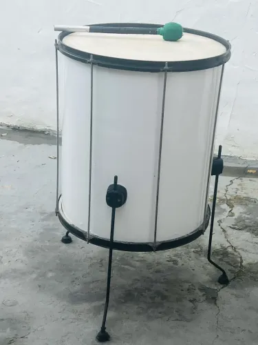 Tenho um surdo pra vender