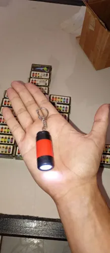 Caixa com 30 unidades de Mini Lanternas USB!