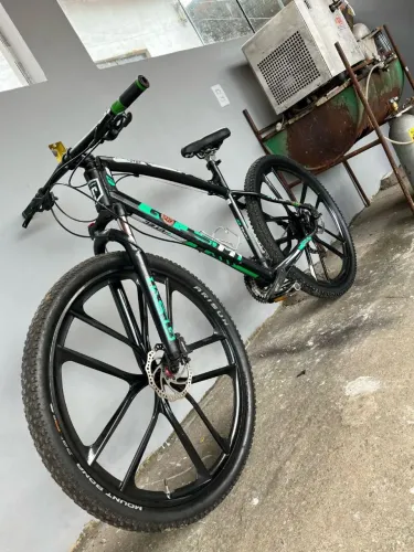 Bicicleta GTS M1 aro 29 com rodas de magnésio Navigate
