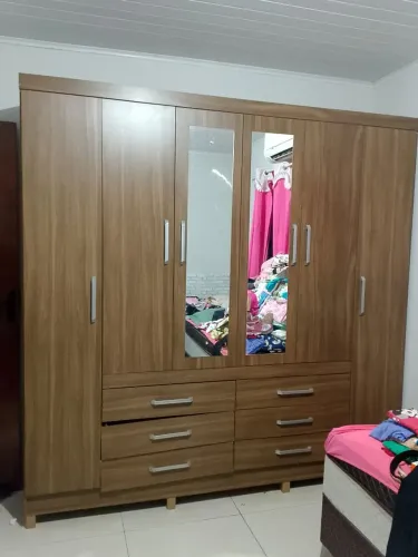 Vendo guarda roupa super conservado entrega e montagem grátis