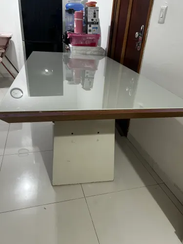 Mesa medindo 1,80x0,90